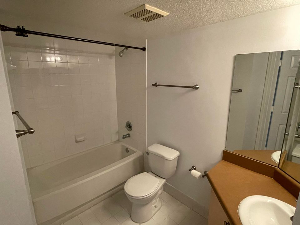 For Rent: $2,100 (2 beds, 2 baths, 1060 Square Feet)