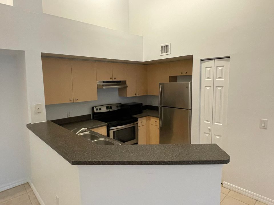 For Rent: $2,100 (2 beds, 2 baths, 1060 Square Feet)