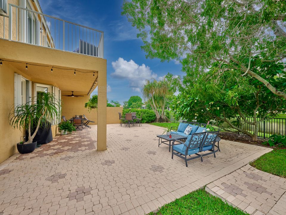 For Sale: $839,900 (5 beds, 2 baths, 3161 Square Feet)