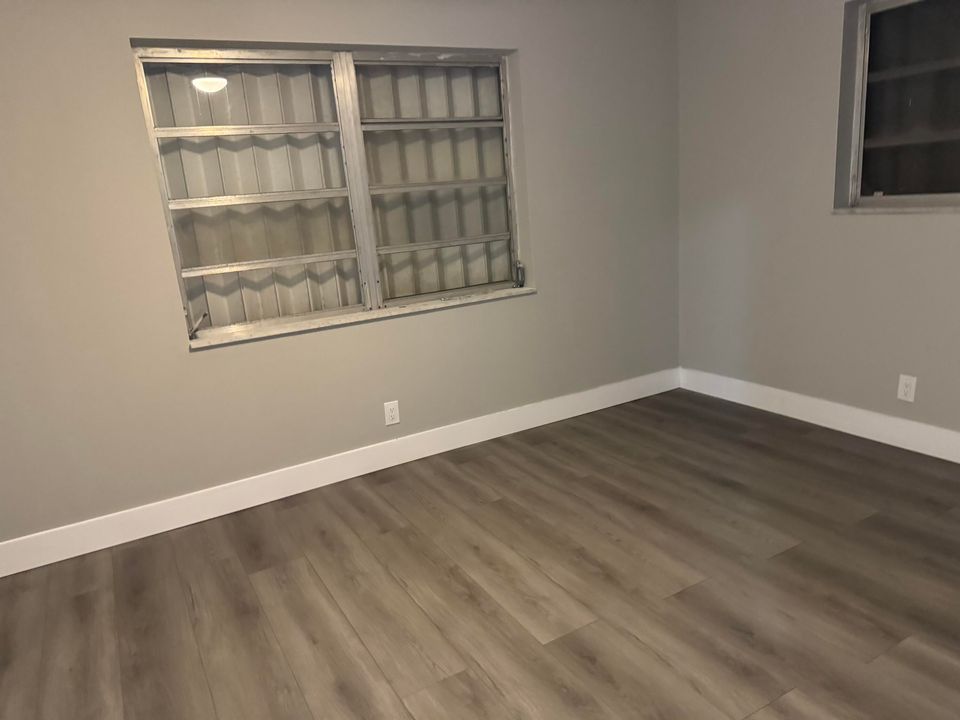 For Rent: $2,200 (2 beds, 1 baths, 3172 Square Feet)