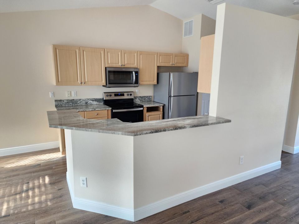 For Rent: $2,450 (3 beds, 2 baths, 1396 Square Feet)