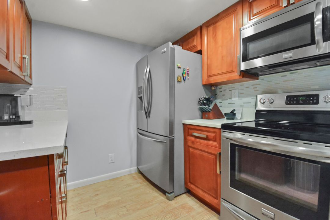 For Sale: $442,000 (2 beds, 2 baths, 1025 Square Feet)