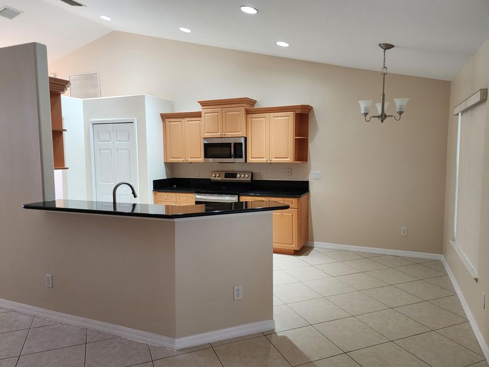 For Rent: $2,800 (4 beds, 2 baths, 2117 Square Feet)