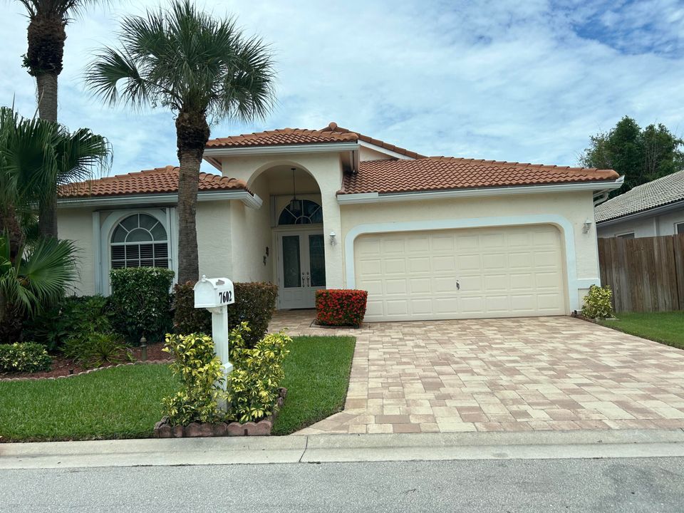 For Sale: $610,000 (3 beds, 2 baths, 1972 Square Feet)