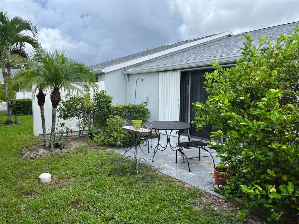 For Sale: $245,000 (2 beds, 2 baths, 1125 Square Feet)