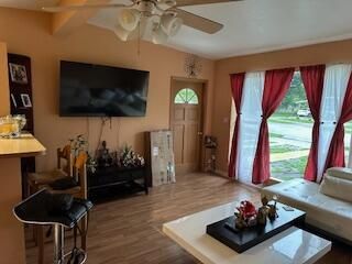 For Sale: $359,900 (2 beds, 1 baths, 950 Square Feet)