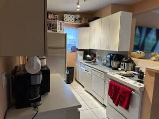 For Sale: $359,900 (2 beds, 1 baths, 950 Square Feet)