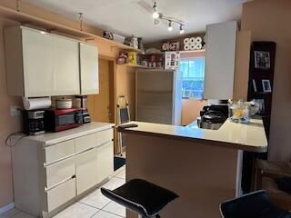 For Sale: $359,900 (2 beds, 1 baths, 950 Square Feet)