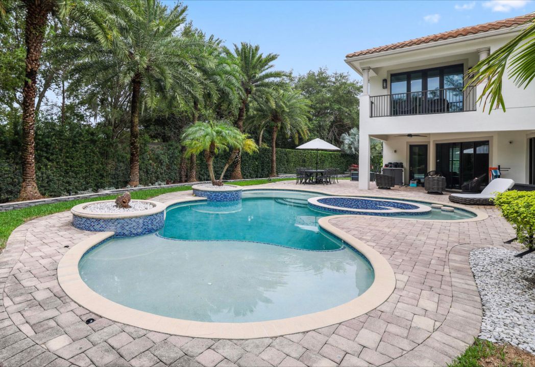 For Sale: $2,995,000 (7 beds, 6 baths, 5400 Square Feet)