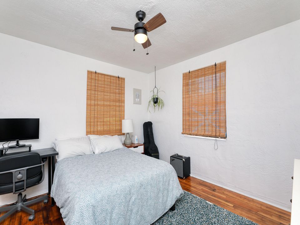 For Sale: $425,000 (2 beds, 1 baths, 1116 Square Feet)