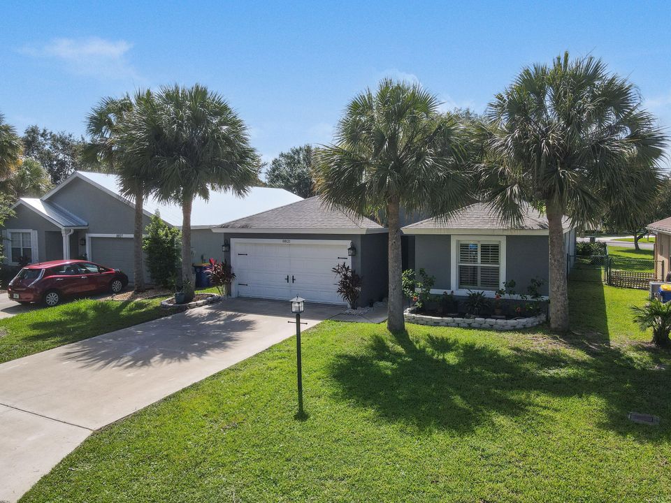 For Sale: $499,000 (3 beds, 2 baths, 1936 Square Feet)