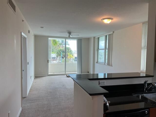 For Rent: $2,150 (1 beds, 1 baths, 783 Square Feet)