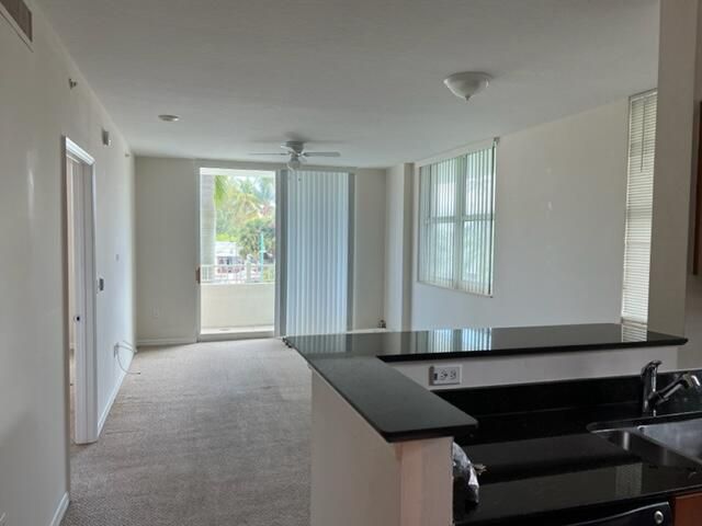 For Rent: $2,150 (1 beds, 1 baths, 783 Square Feet)