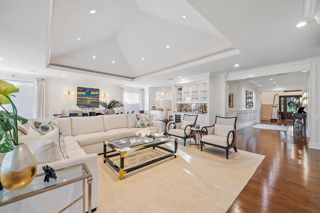 For Sale: $3,495,000 (3 beds, 3 baths, 3981 Square Feet)