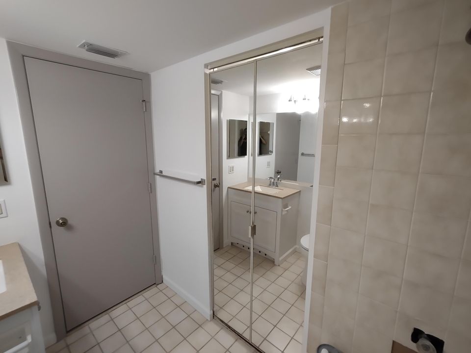 For Sale: $232,500 (2 beds, 2 baths, 1018 Square Feet)