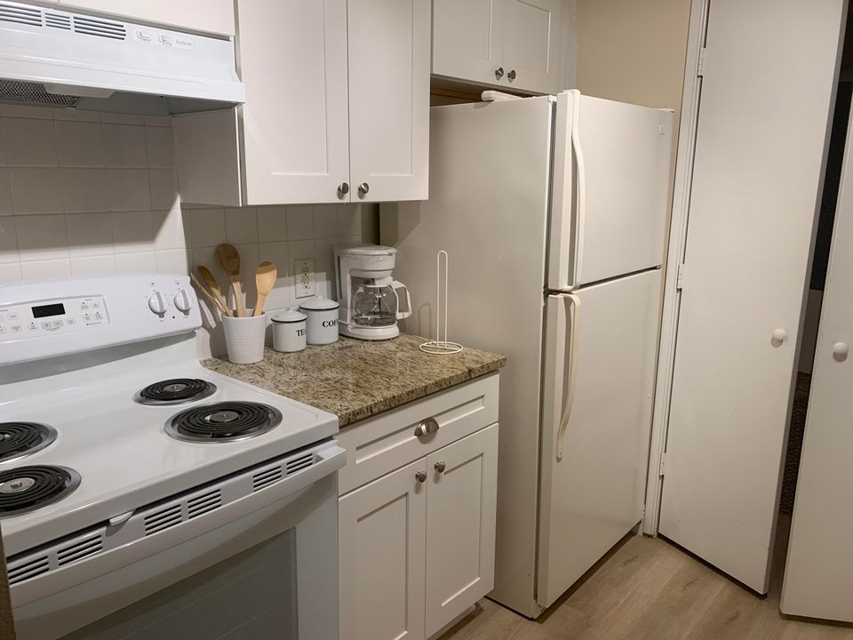 For Rent: $2,050 (1 beds, 1 baths, 898 Square Feet)