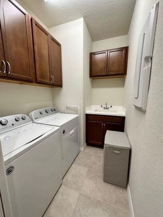 For Rent: $3,650 (3 beds, 2 baths, 1909 Square Feet)