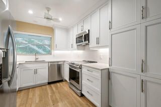 For Sale: $595,000 (2 beds, 2 baths, 750 Square Feet)