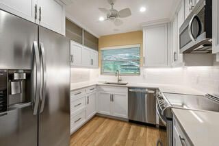 For Sale: $595,000 (2 beds, 2 baths, 750 Square Feet)
