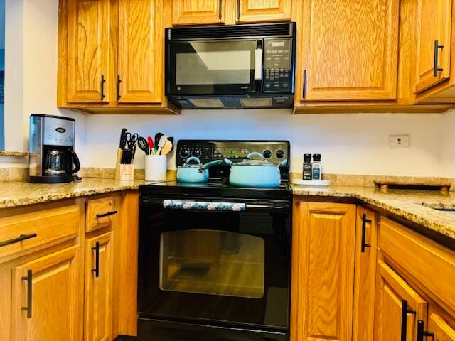 For Rent: $2,500 (1 beds, 1 baths, 782 Square Feet)