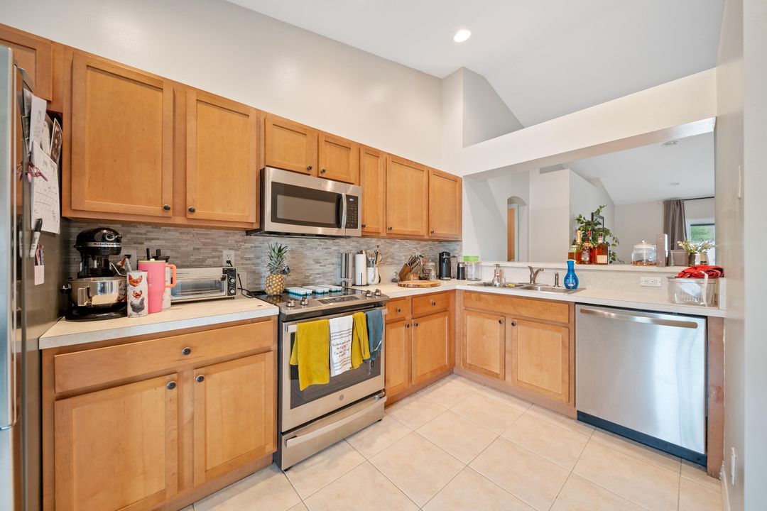 For Sale: $448,900 (3 beds, 2 baths, 1559 Square Feet)