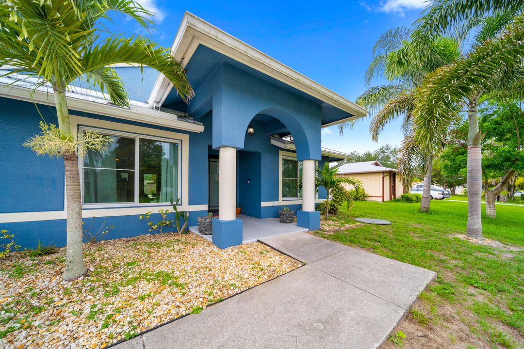 For Sale: $448,900 (3 beds, 2 baths, 1559 Square Feet)