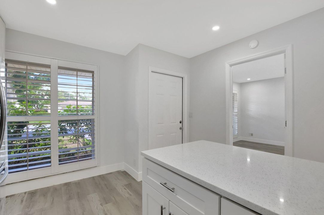 Active With Contract: $249,000 (2 beds, 2 baths, 908 Square Feet)