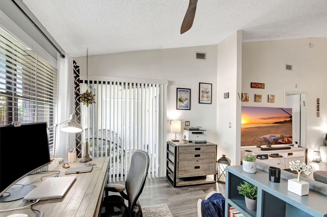 For Sale: $285,000 (2 beds, 2 baths, 1186 Square Feet)