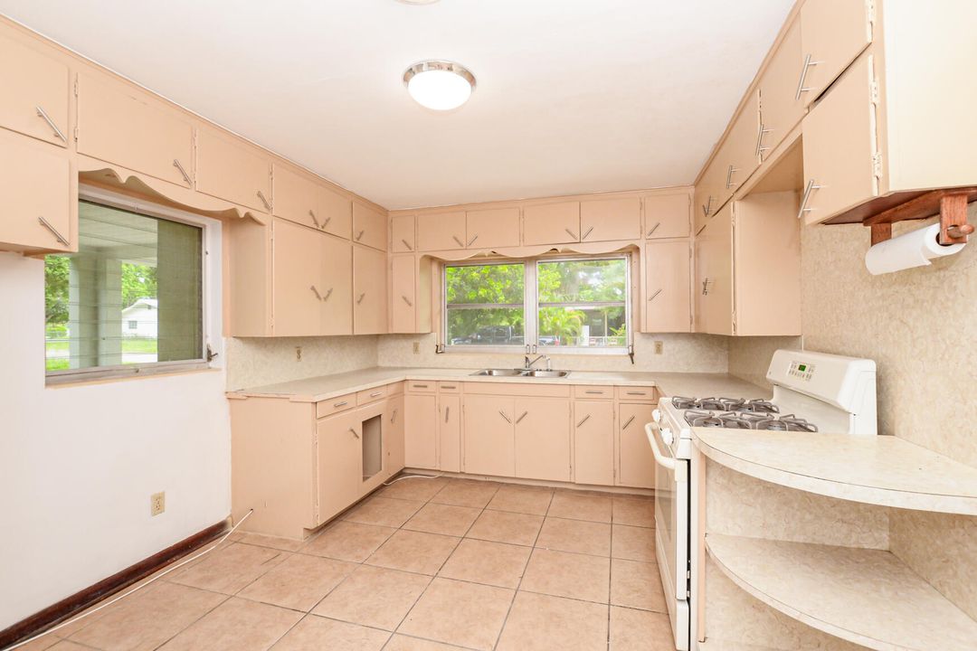 For Sale: $245,000 (3 beds, 1 baths, 1389 Square Feet)