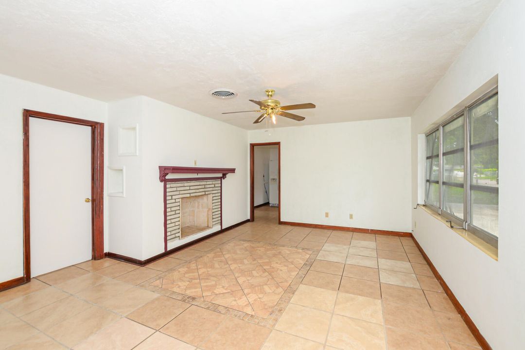 For Sale: $245,000 (3 beds, 1 baths, 1389 Square Feet)