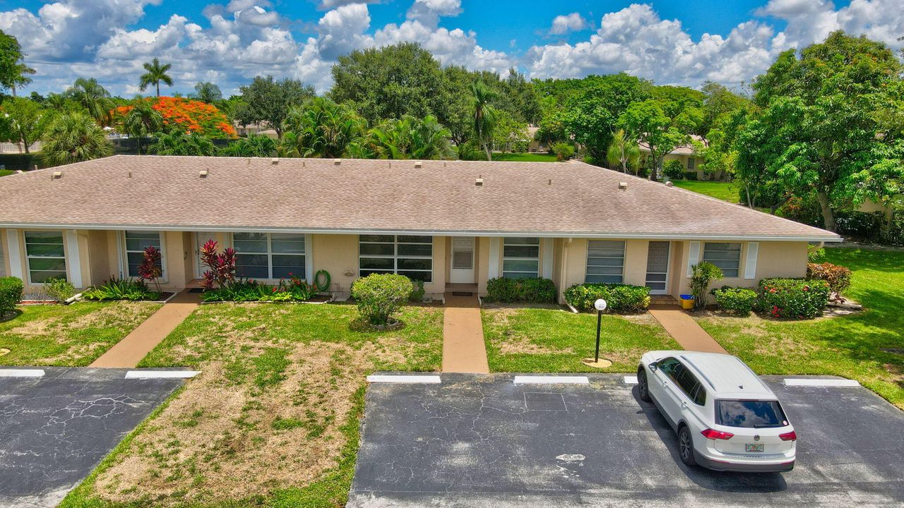 Active With Contract: $249,000 (2 beds, 2 baths, 908 Square Feet)