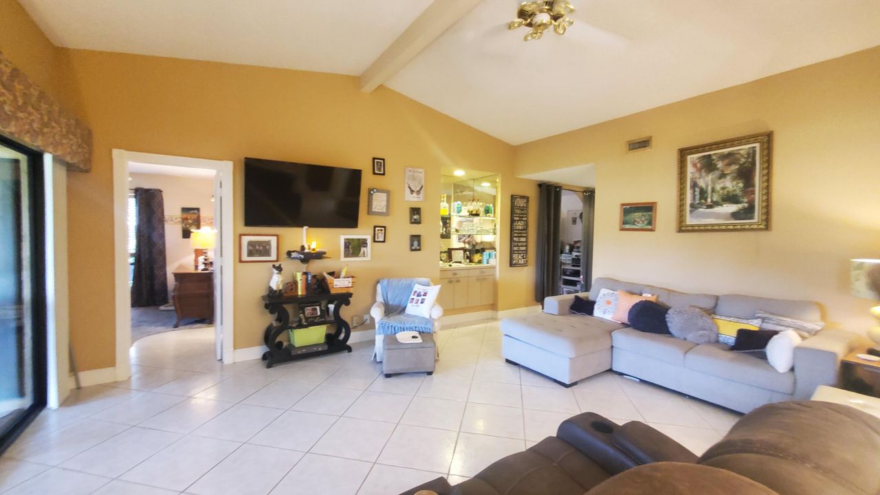 For Sale: $449,999 (3 beds, 2 baths, 1581 Square Feet)