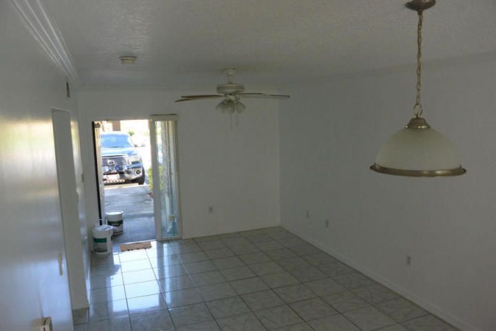 For Rent: $1,950 (2 beds, 2 baths, 920 Square Feet)