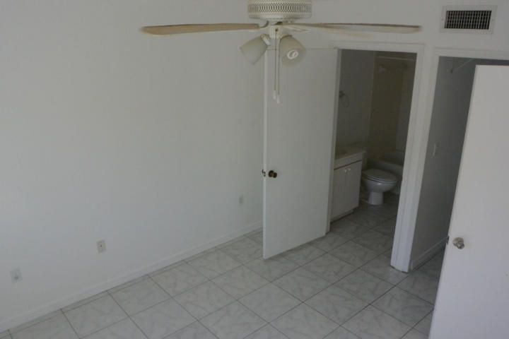 For Rent: $1,950 (2 beds, 2 baths, 920 Square Feet)