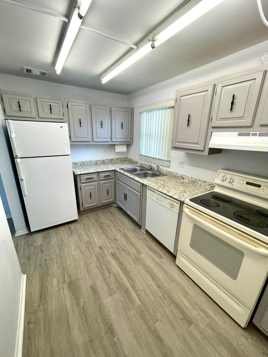 For Rent: $1,650 (2 beds, 2 baths, 812 Square Feet)