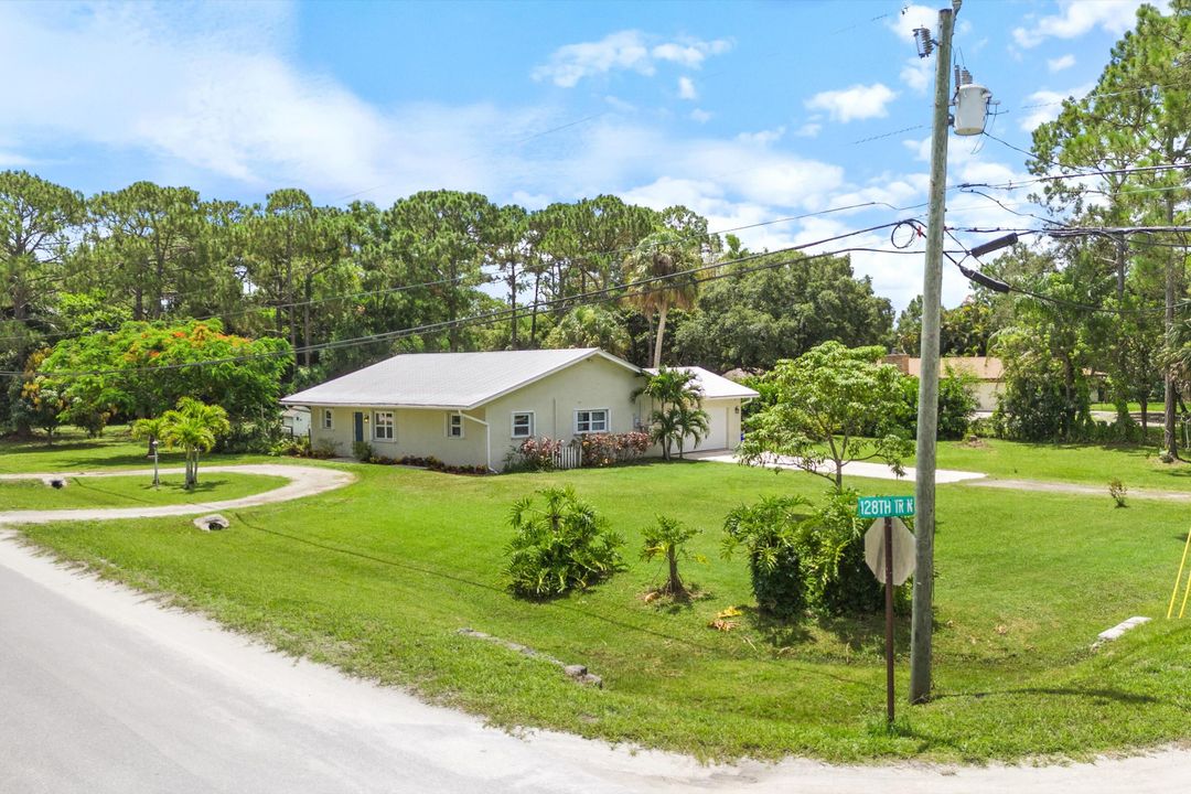 For Sale: $749,000 (3 beds, 2 baths, 1722 Square Feet)