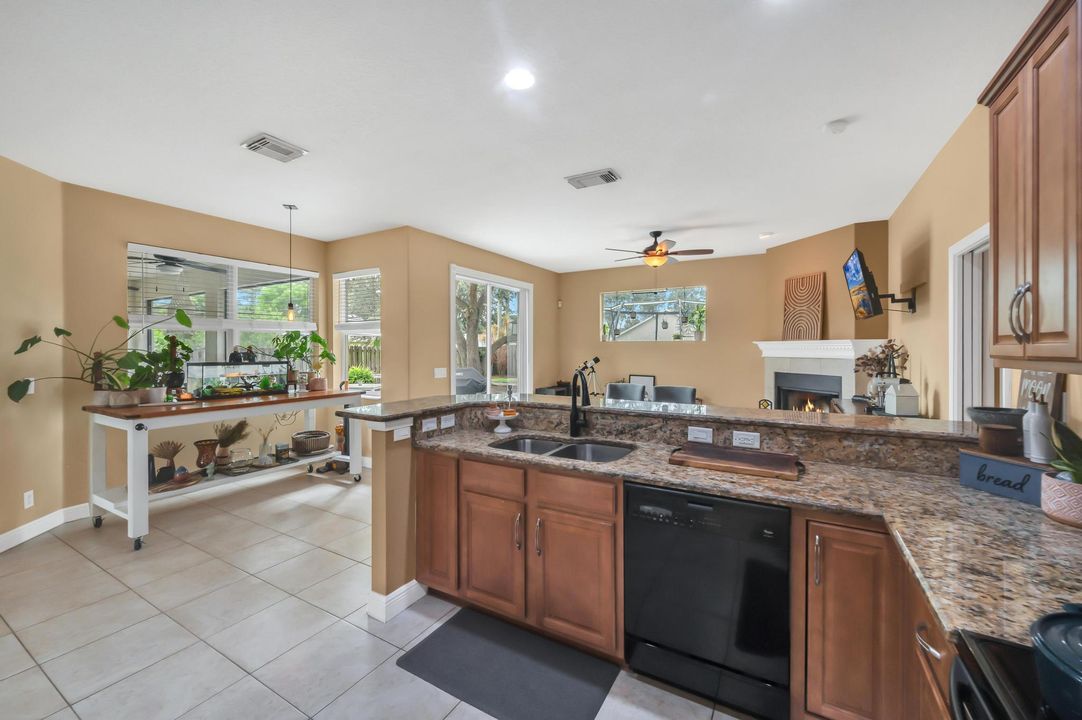For Sale: $389,900 (3 beds, 2 baths, 1729 Square Feet)