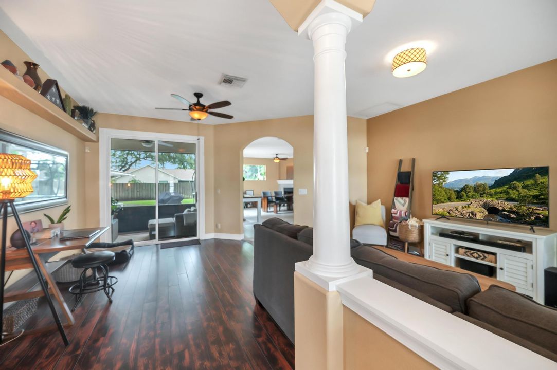 For Sale: $389,900 (3 beds, 2 baths, 1729 Square Feet)