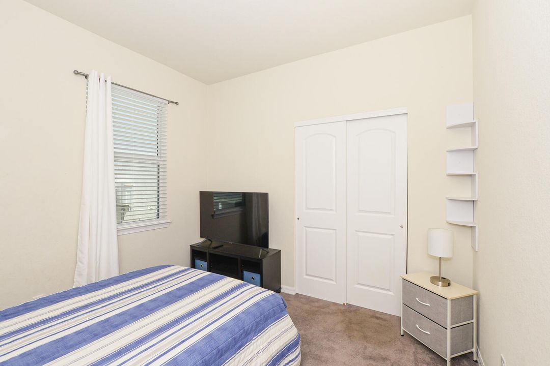 Active With Contract: $3,000 (3 beds, 2 baths, 1554 Square Feet)