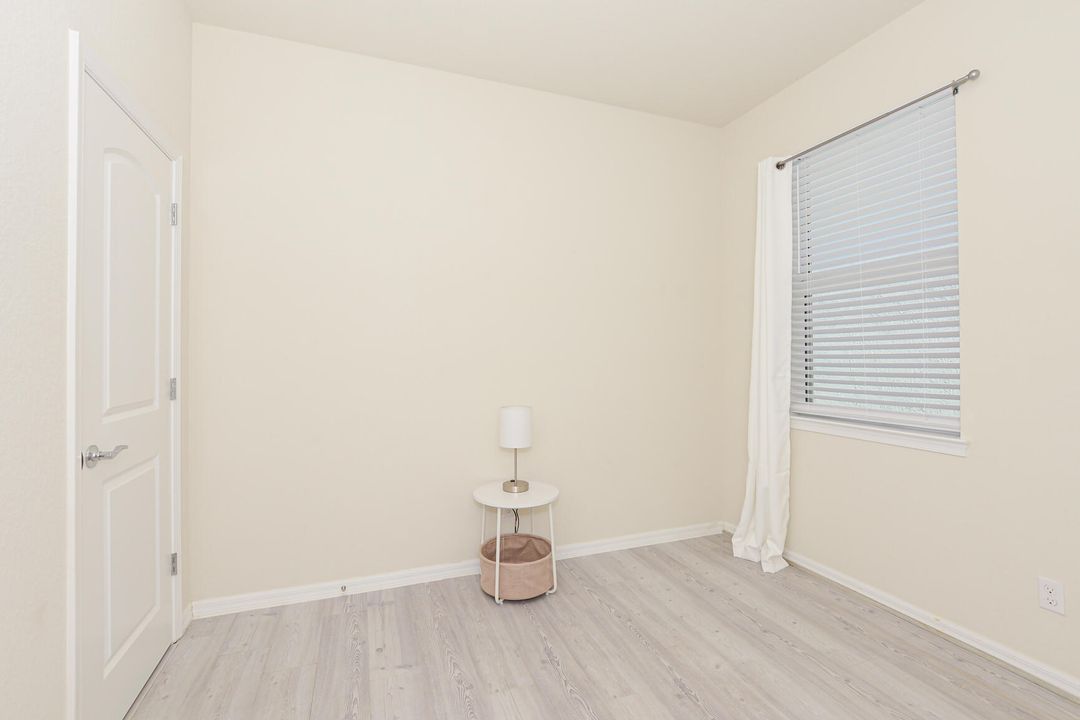 Active With Contract: $3,000 (3 beds, 2 baths, 1554 Square Feet)