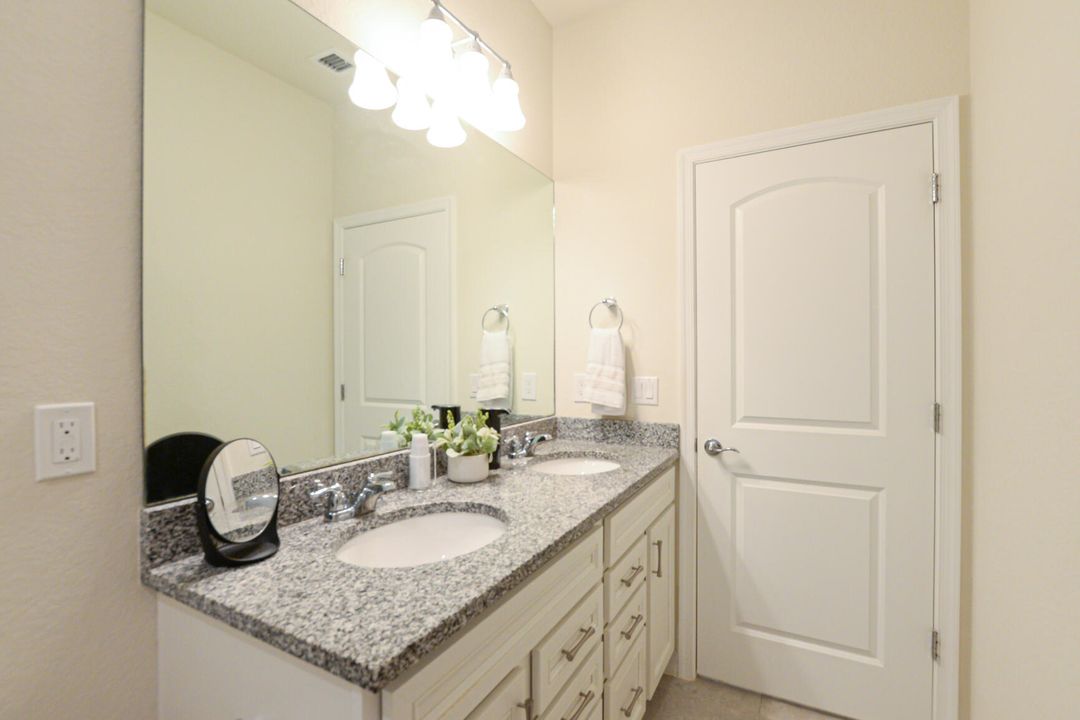 Active With Contract: $3,000 (3 beds, 2 baths, 1554 Square Feet)