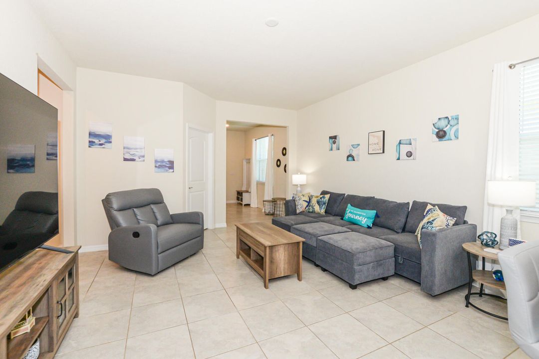 Active With Contract: $3,000 (3 beds, 2 baths, 1554 Square Feet)