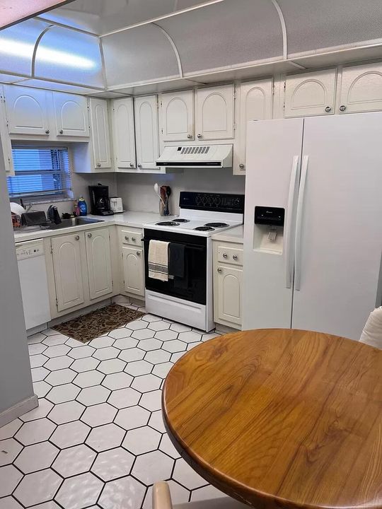 For Rent: $1,700 (2 beds, 2 baths, 1170 Square Feet)