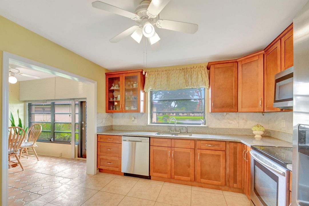 For Sale: $349,000 (2 beds, 2 baths, 1400 Square Feet)