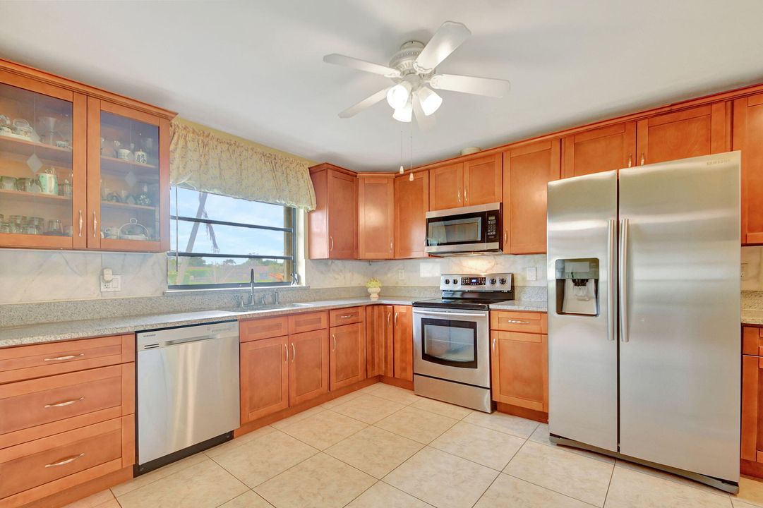 For Sale: $349,000 (2 beds, 2 baths, 1400 Square Feet)