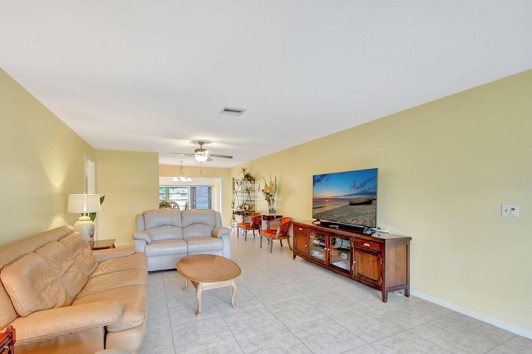 For Sale: $349,000 (2 beds, 2 baths, 1400 Square Feet)