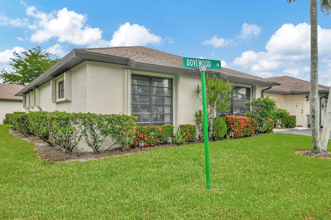 For Sale: $349,000 (2 beds, 2 baths, 1400 Square Feet)