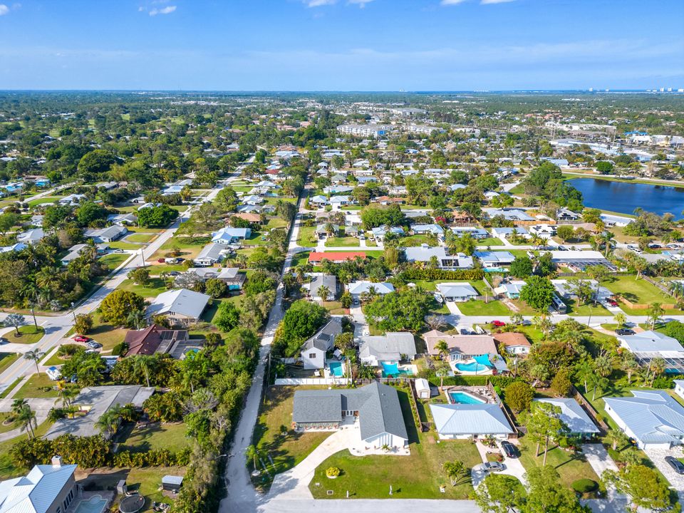 For Sale: $679,999 (4 beds, 2 baths, 2604 Square Feet)