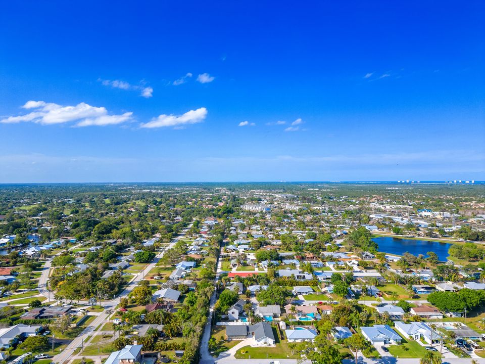 For Sale: $679,999 (4 beds, 2 baths, 2604 Square Feet)