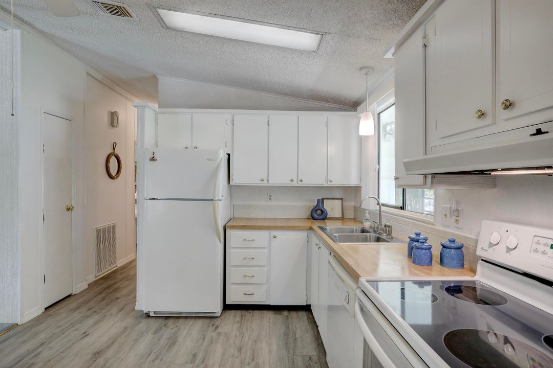 For Sale: $187,000 (2 beds, 2 baths, 1382 Square Feet)